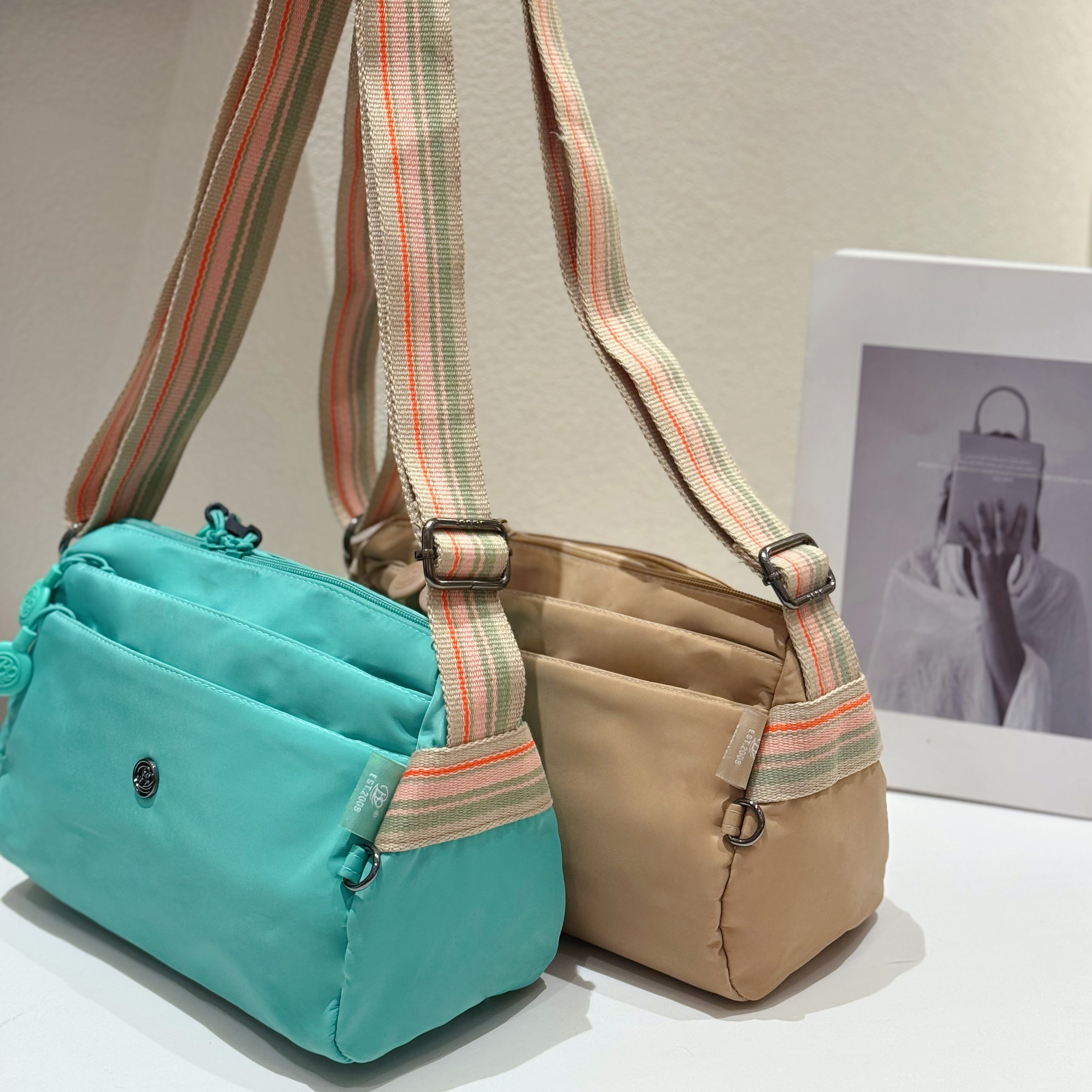 Ultra-light Nylon Crossbody Ba - Women Bags Guess recension och pris
