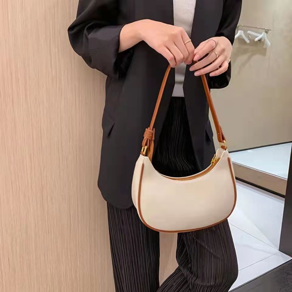 Small Carmpit Bag Female 2024  - Women Bags Guess recension och pris